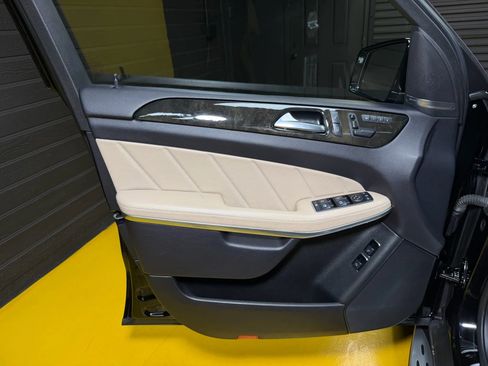 Used 2015 Mercedes-Benz GL 550 4MATIC image 41