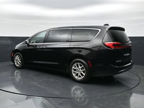 Used 2024 Chrysler Pacifica Touring-L FWD image 7
