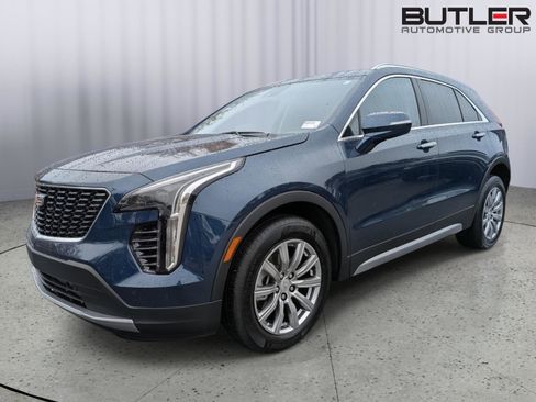 Used 2021 Cadillac XT4 Premium Luxury image 2