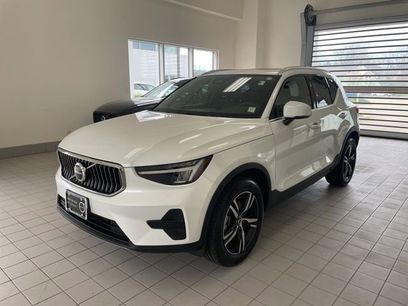 Used 2025 Volvo XC40 B5 Core