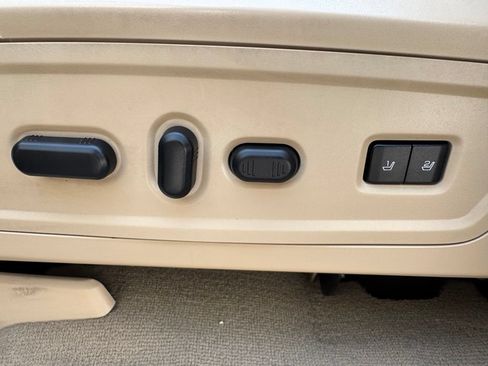 Used 2010 Lincoln Navigator 4WD image 31