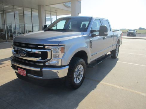 Used 2022 Ford F250 XLT AWD/4WD image 2
