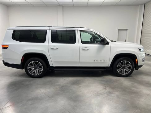 Used 2024 Jeep Wagoneer L Series II w/ Flexible Seating Group image 8