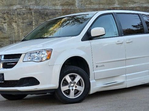 Used 2013 Dodge Grand Caravan SXT image 4