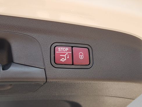 Used 2024 Mercedes-Benz GLE 450 4MATIC image 33