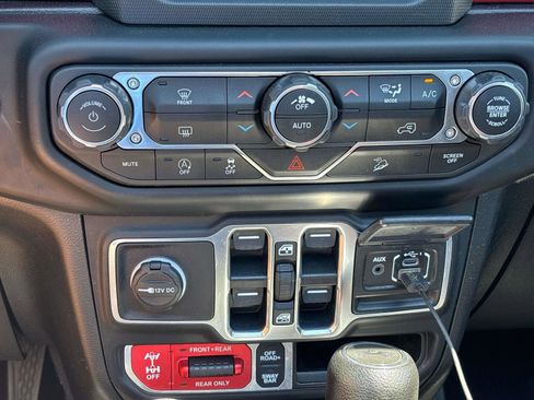 Used 2021 Jeep Wrangler Unlimited Rubicon AWD/4WD image 17