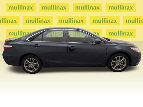 Used 2016 Toyota Camry SE image 2