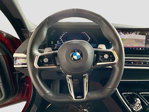 Used 2025 BMW 740i image 11