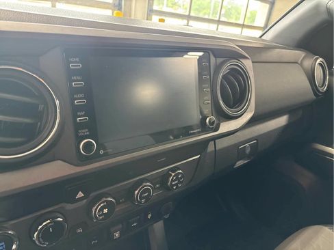 Used 2020 Toyota Tacoma TRD Off-Road w/ Technology Package AWD/4WD image 18
