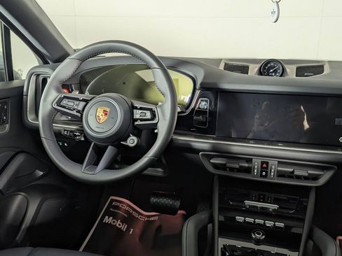 New 2026 Porsche Cayenne Coupe image 22