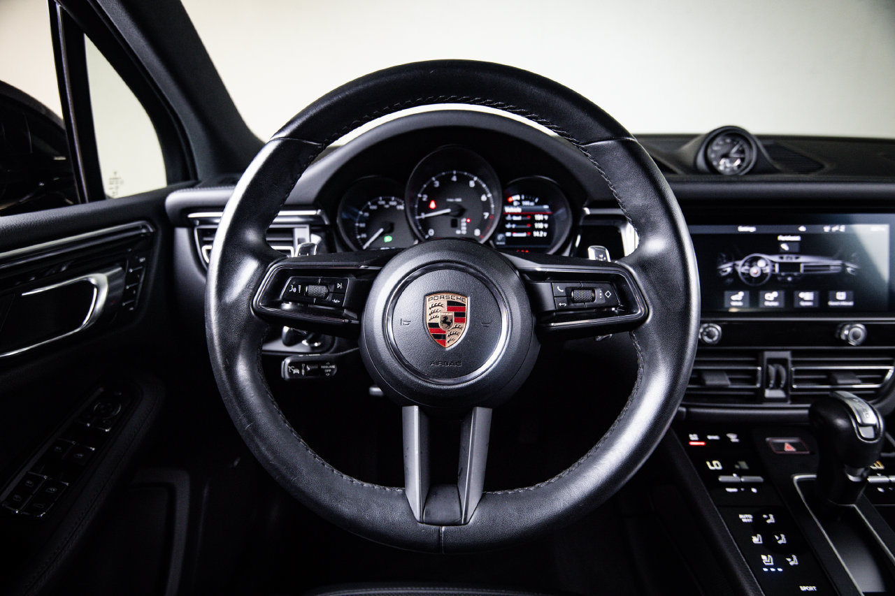 Certified 2023 Porsche Macan AWD/4WD image 26