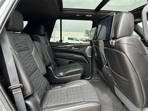 Used 2021 Cadillac Escalade Sport Platinum w/ LPO, ONYX Package image 32