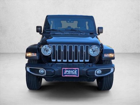 Used 2019 Jeep Wrangler Unlimited Sahara image 2