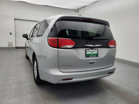 Used 2023 Chrysler Voyager LX FWD image 6
