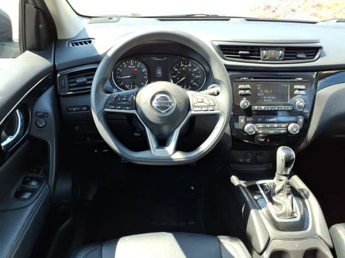 Certified 2018 Nissan Rogue Sport SV AWD/4WD image 14