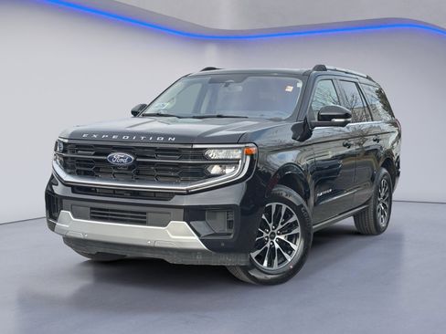 Used 2025 Ford Expedition Platinum image 2
