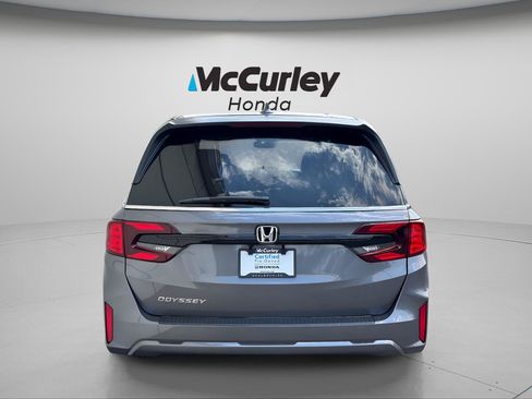 Certified 2026 Honda Odyssey EX-L image 4