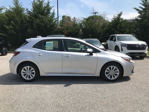 Used 2024 Toyota Corolla SE w/ SE Package FWD image 8