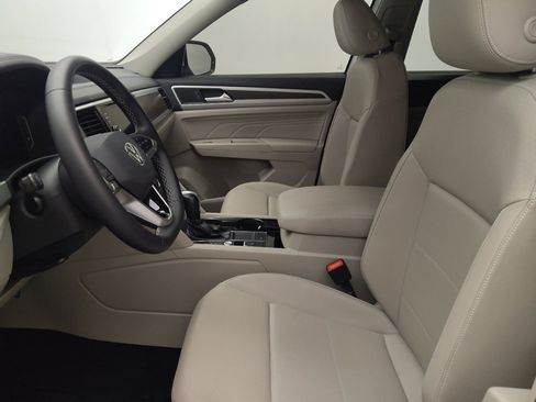 Used 2023 Volkswagen Atlas SE w/ Black Wheel Package FWD image 17