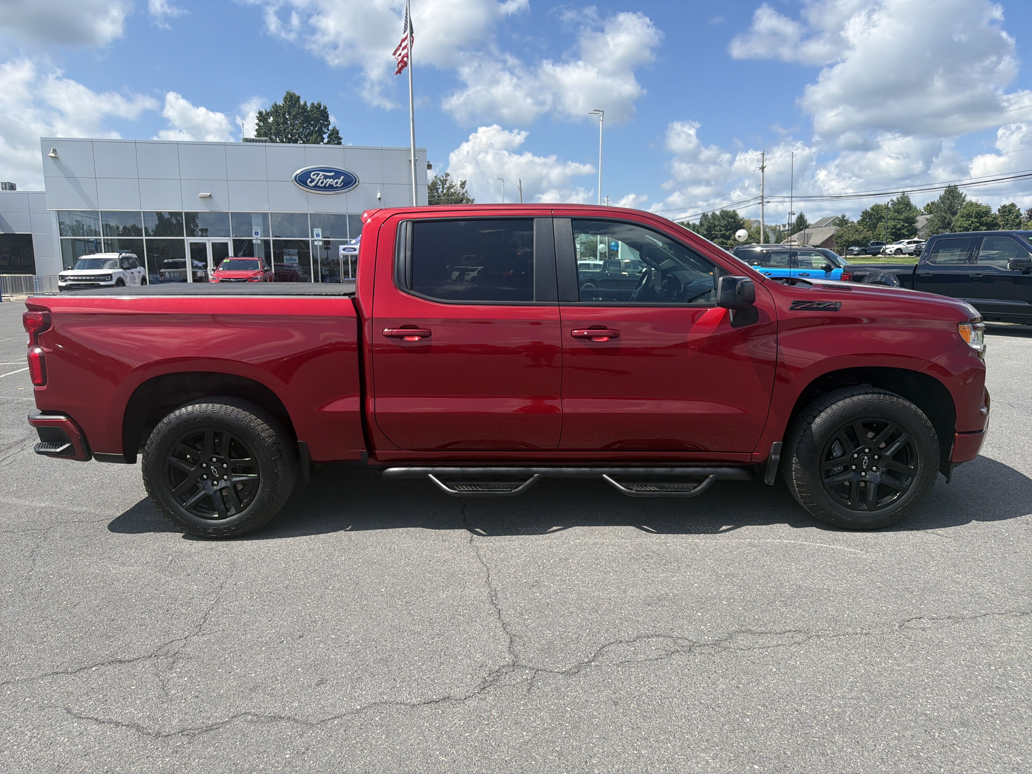 Used 2023 Chevrolet Silverado 1500 RST AWD/4WD image 2