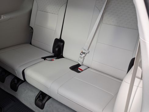 Used 2024 GMC Acadia Denali w/ Super Cruise Package image 18