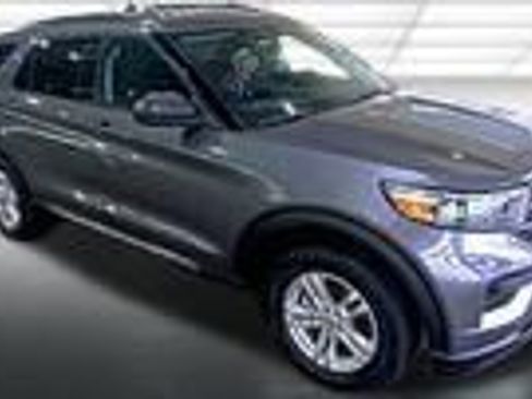 Used 2022 Ford Explorer XLT image 11