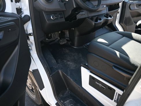 Used 2025 Mercedes-Benz Sprinter 2500 image 7