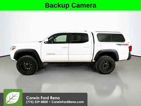 Used 2017 Toyota Tacoma TRD Off-Road image 4