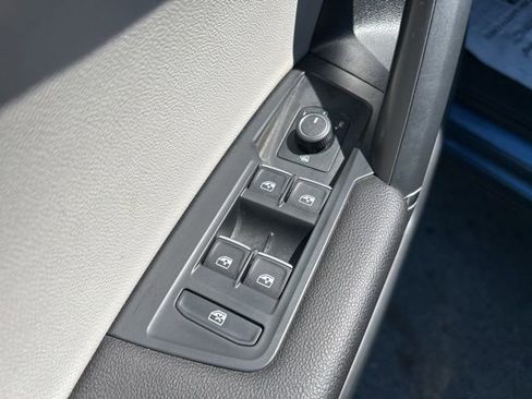 Used 2020 Volkswagen Tiguan SE w/ Panoramic Sunroof Package FWD image 16