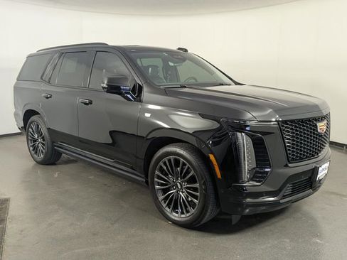 Used 2025 Cadillac Escalade Sport Platinum AWD/4WD image 2
