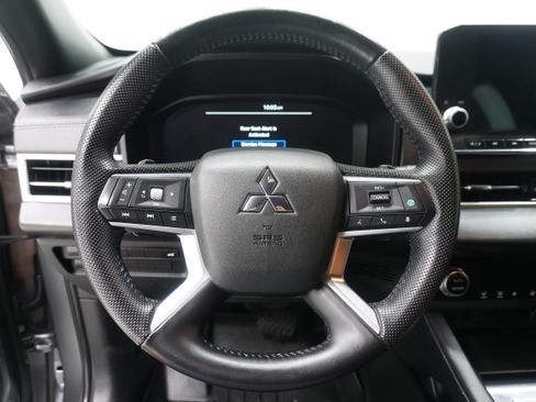 Used 2023 Mitsubishi Outlander SE Black Edition FWD image 15