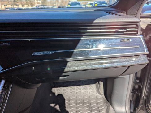 Used 2019 Audi Q8 Premium image 32