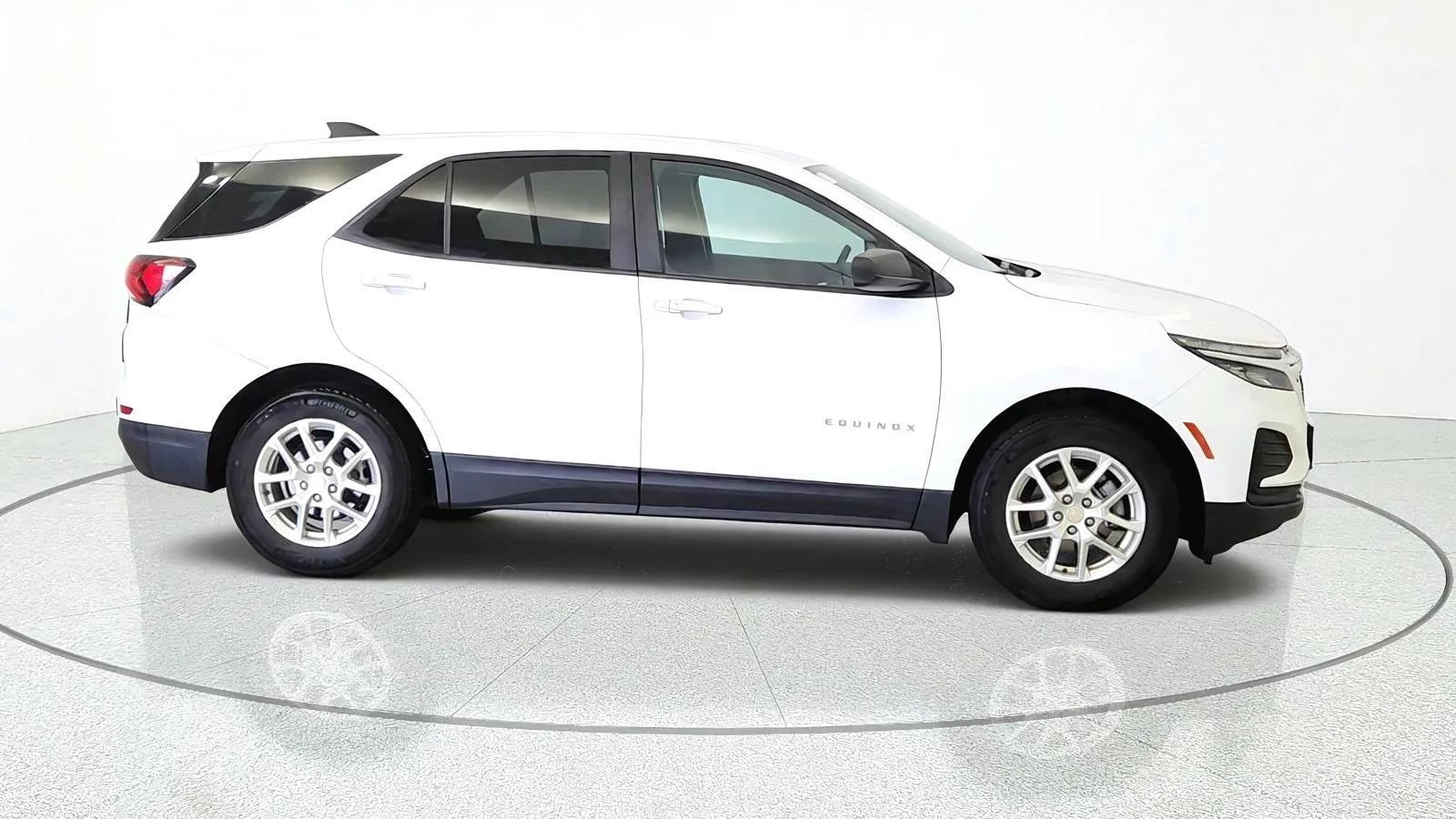 Used 2023 Chevrolet Equinox LS w/ LS Convenience Package FWD image 10