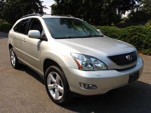 Used 2005 Lexus RX 330 AWD w/ Premium Plus Pkg image 2