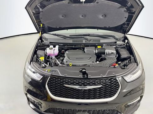 New 2026 Chrysler Pacifica Pinnacle image 32