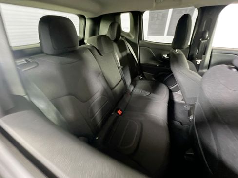 Used 2022 Jeep Renegade Latitude w/ Convenience Group AWD/4WD image 26
