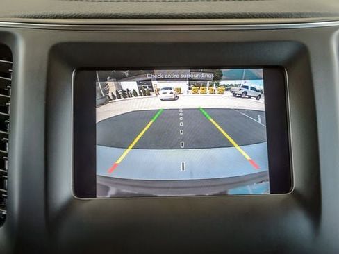 Used 2019 Jeep Cherokee Latitude Plus FWD image 23