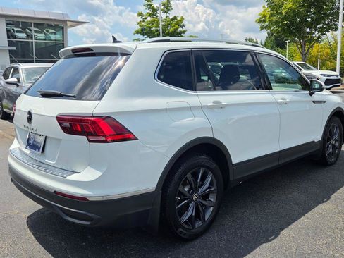 Certified 2022 Volkswagen Tiguan SE w/ Panoramic Sunroof Package FWD image 5