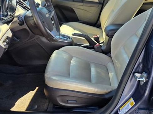 Used 2014 Chevrolet Cruze LTZ w/ Enhanced Safety Package FWD image 9
