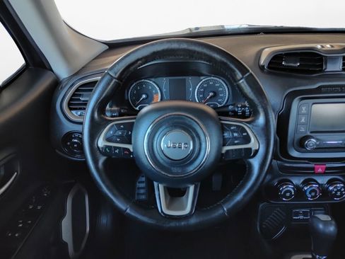 Used 2016 Jeep Renegade Latitude image 19