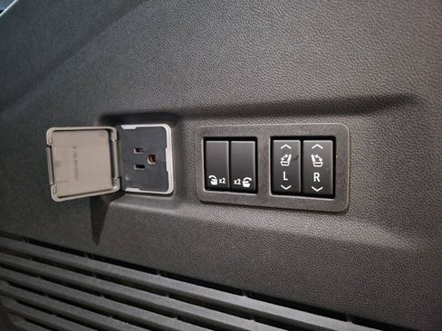 New 2026 GMC Yukon XL AT4 w/ AT4 Premium Plus Package AWD/4WD image 6