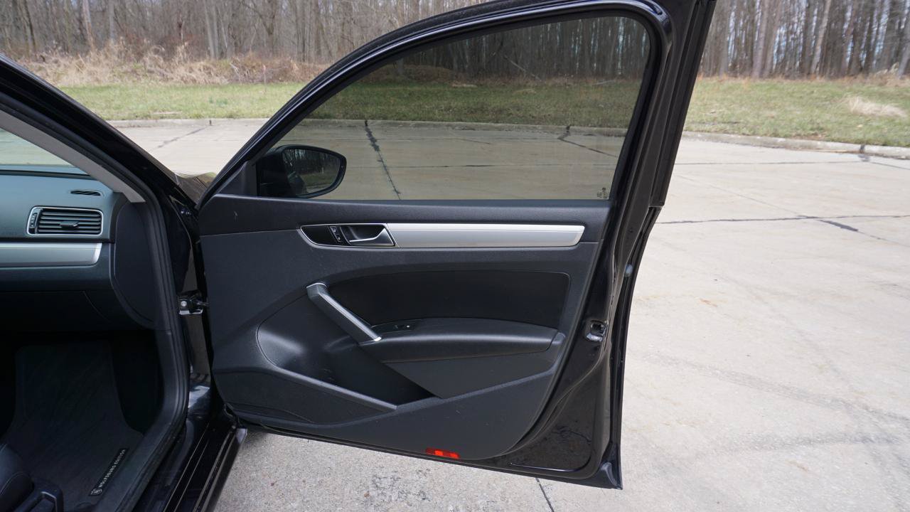 Used 2019 Volkswagen Passat 2.0T Wolfsburg FWD image 16