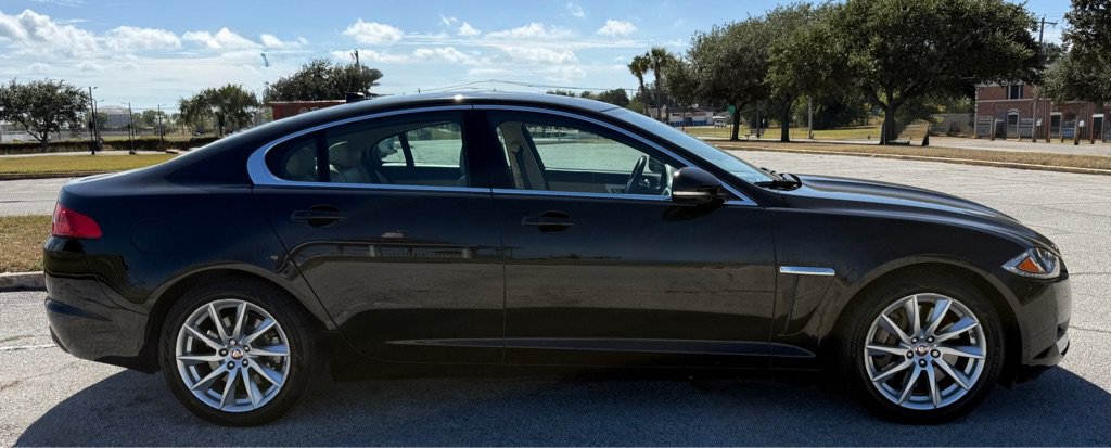 Used 2015 Jaguar XF Premium RWD image 4