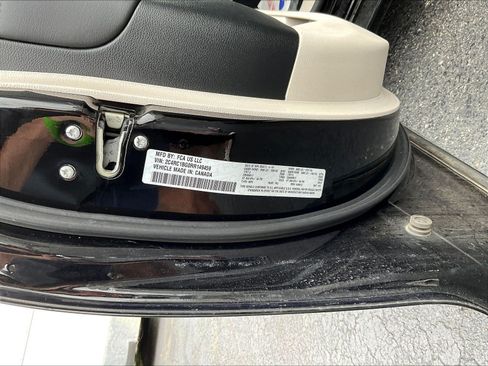Used 2024 Chrysler Pacifica Touring-L FWD image 17