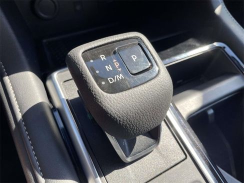 Used 2025 Nissan Pathfinder SL image 25