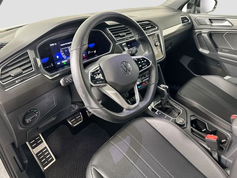 Certified 2022 Volkswagen Tiguan SE R-Line image 9