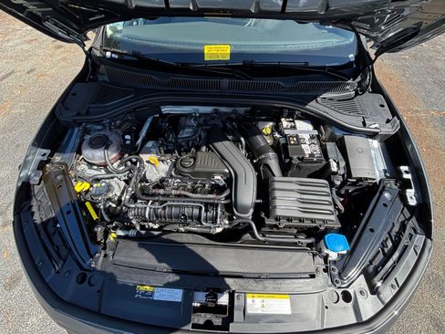 Used 2025 Volkswagen Jetta SE image 32