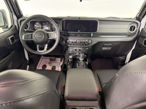 Used 2024 Jeep Wrangler Sahara w/ Safety Group image 13