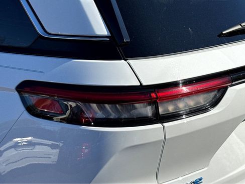 Used 2022 Jeep Grand Cherokee Overland w/ Advanced Protech Group III image 6