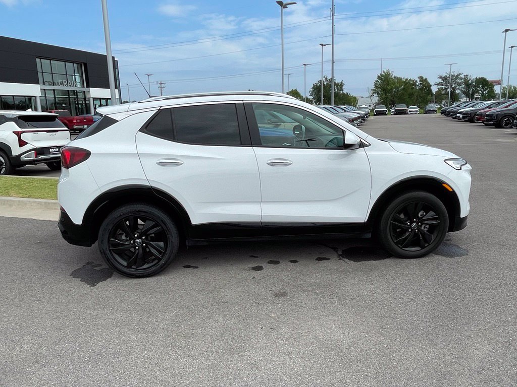Used 2024 Buick Encore GX Sport Touring FWD image 8